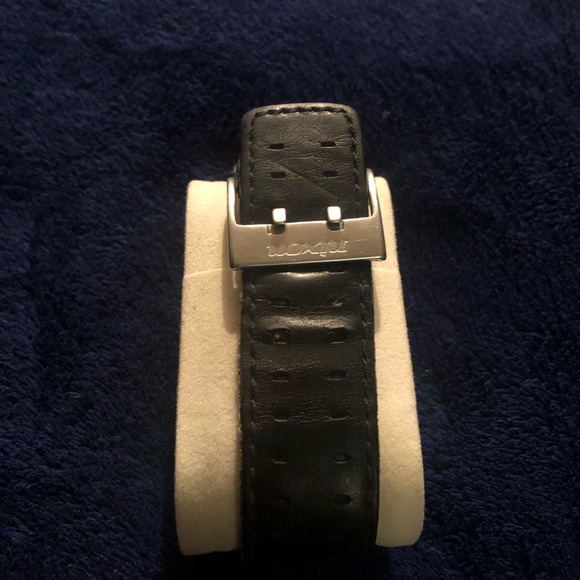 Used Nixon day job “the clerk” watch - Picture 2 of 5